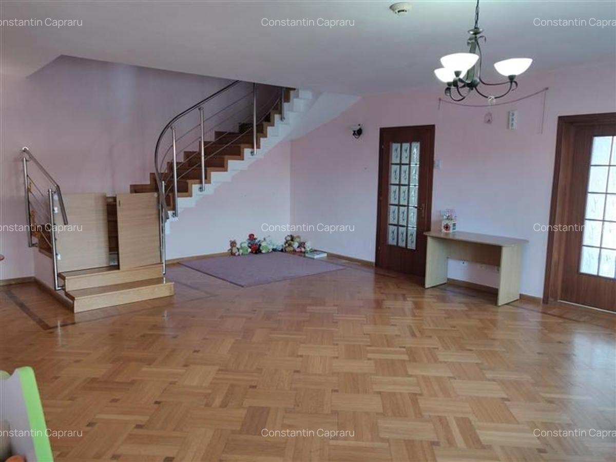 Vila de vanzare pretabila pentru rezidenta/birouri/gradinita - 4