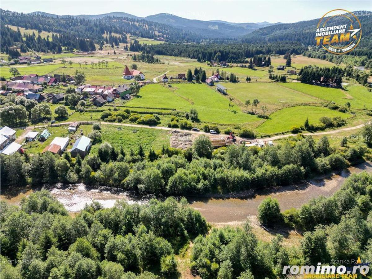 FILM! Context favorabil:Teren intravilan, 5.500mp, zona pitoreasca Comandau - 5