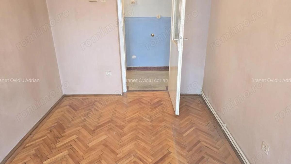 Vand apartament 2 camere decomandat in Deva, zona Gojdu, etaj 1 - 8