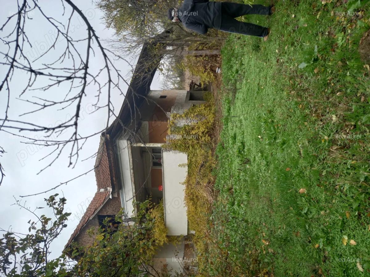 Vand casa in localitatea Scorusu,5 km distanta de Turceni,3 camere plus baie ?i bucatarie, livada cu - 1
