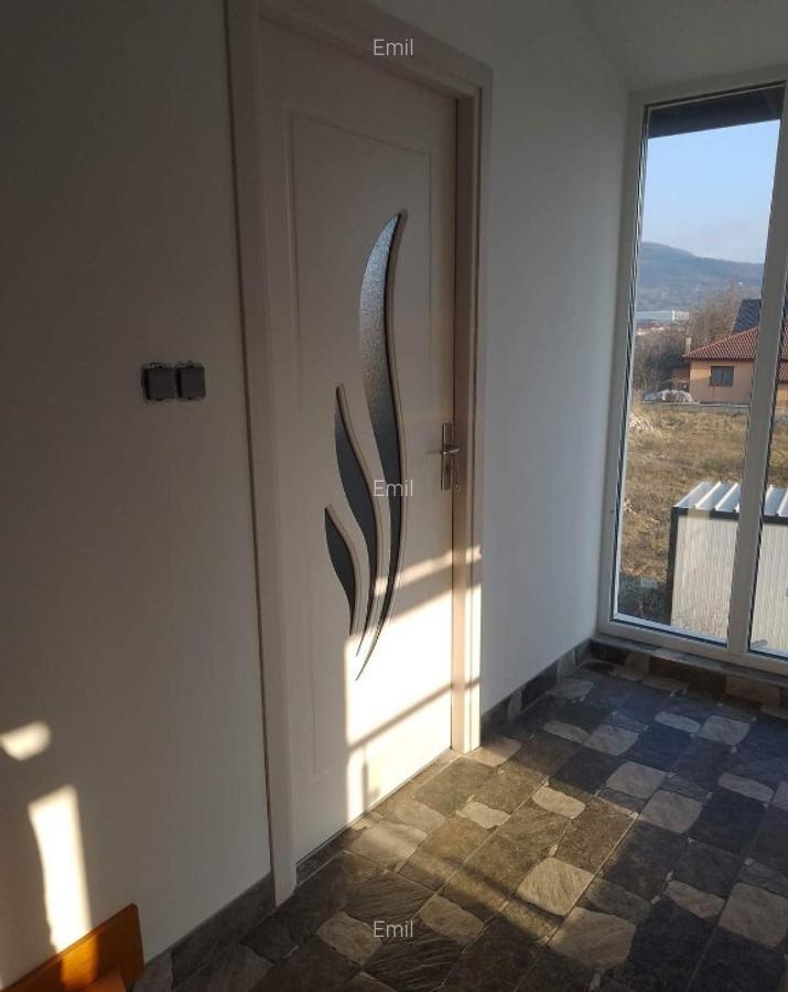 Casa Unirea formata din doua apartamente,cu doua intrari separate. - 16