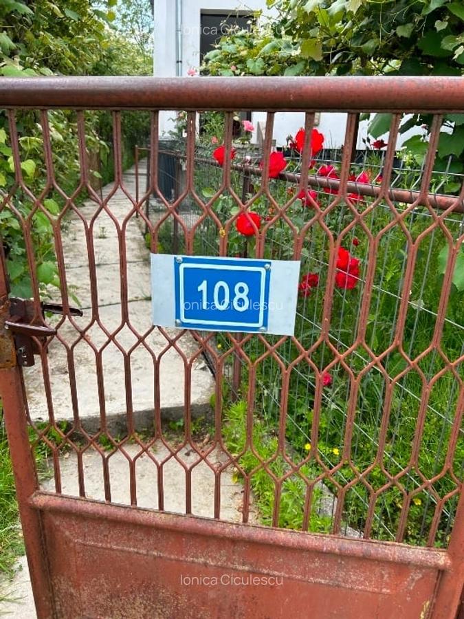 Casă cu anexe și grădină; Retevoiesti , 30Km Curte de Argeș și Câmpulung; locuib - 2