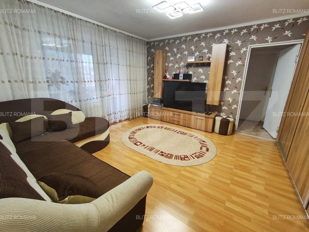 Apartament cu 4 camere decomandat, mobilat în Nufărul - 2