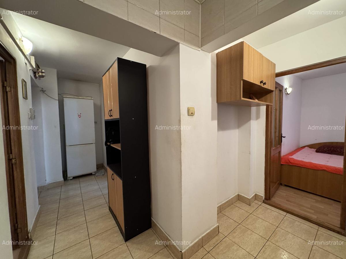 Apartament cu 4 camere semidecomandat în Central - 18
