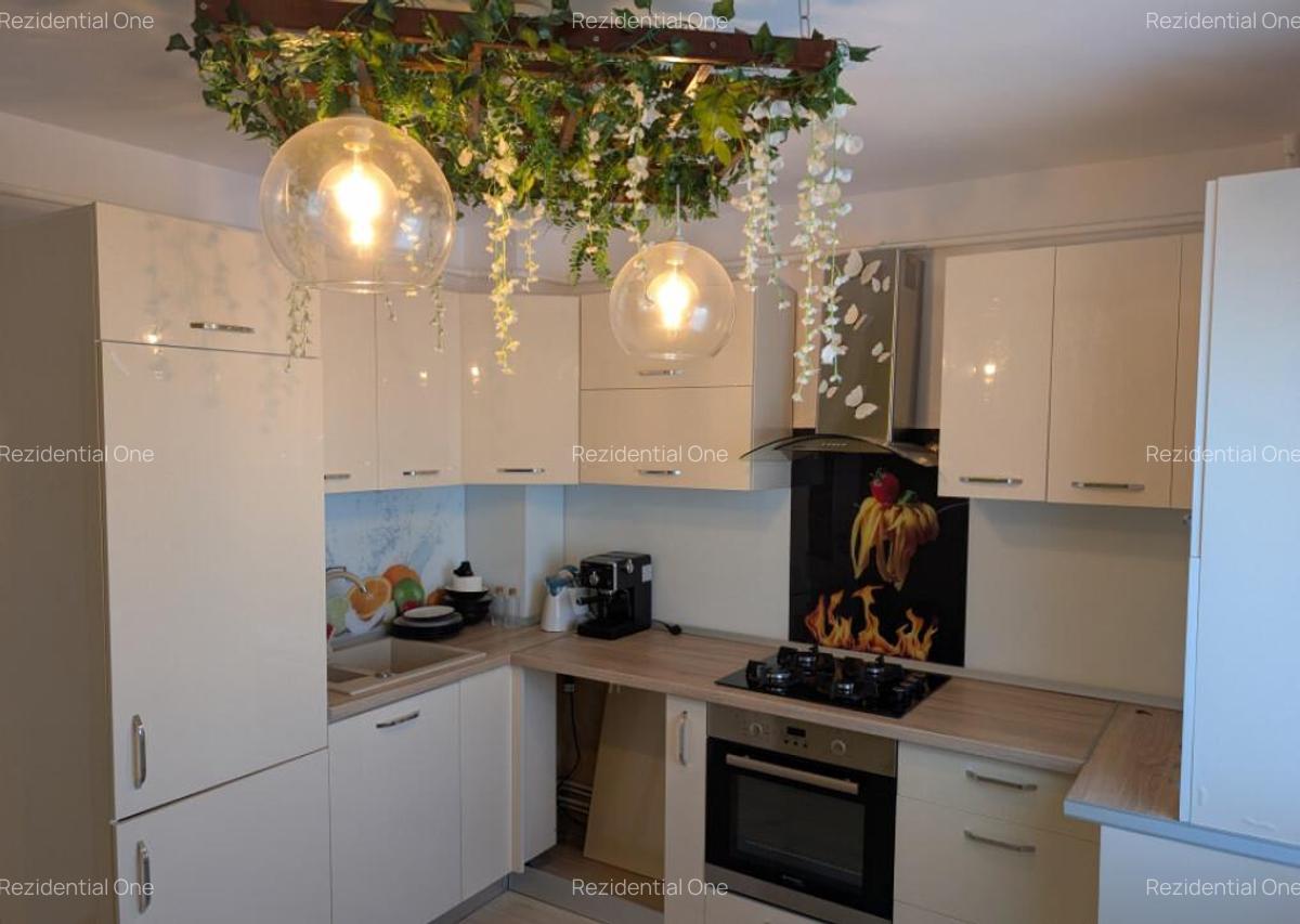 Renovat, 2 camere decomandate - 64 mp , etaj intermediar, No - 10