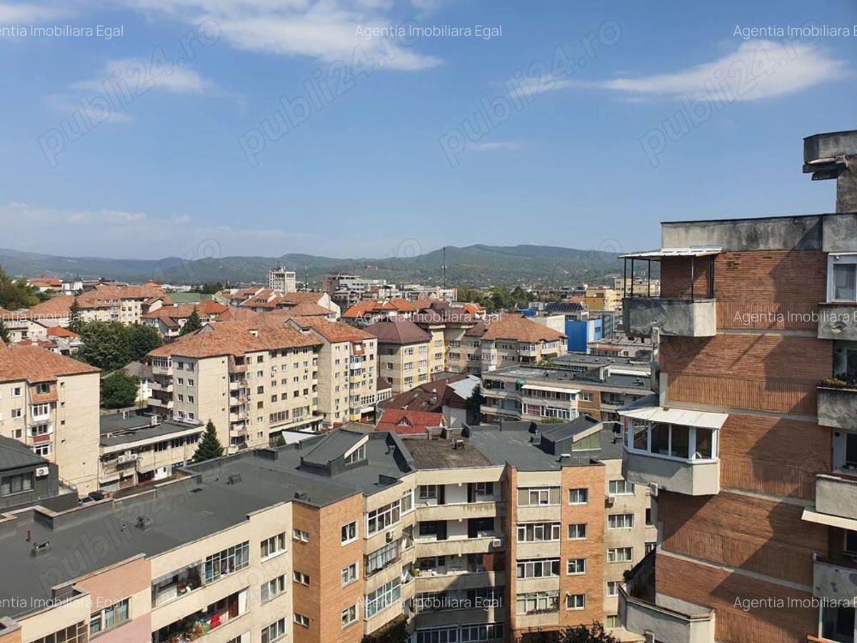 Apartament trei camere, zona Zavoi - 2