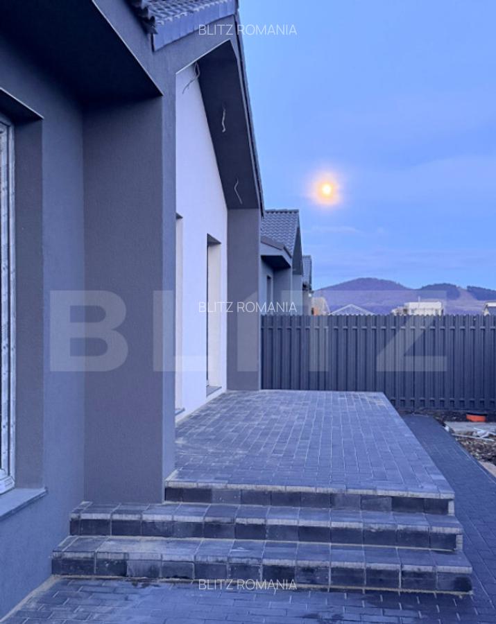 Casa de vanzare in Sanpetru teren 300 m2, suprafa? - 1