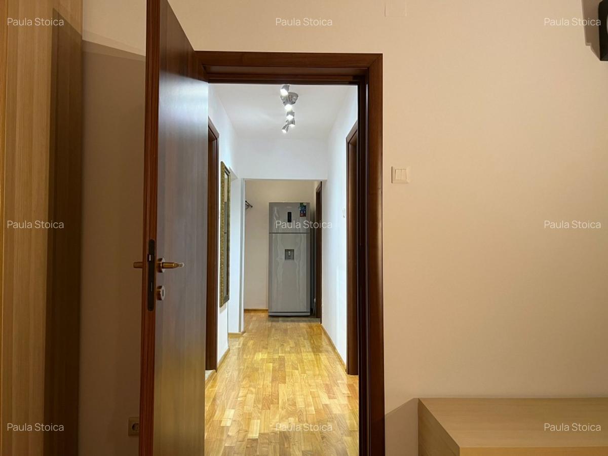 Apartamentul este proaspăt renovat, complet mobilat și utilat deține centrala te - 4