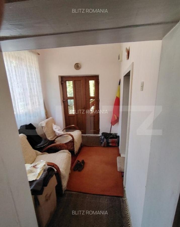 Casa tradi?ionala cu 3 camere, teren mare ?i gradina i - 8