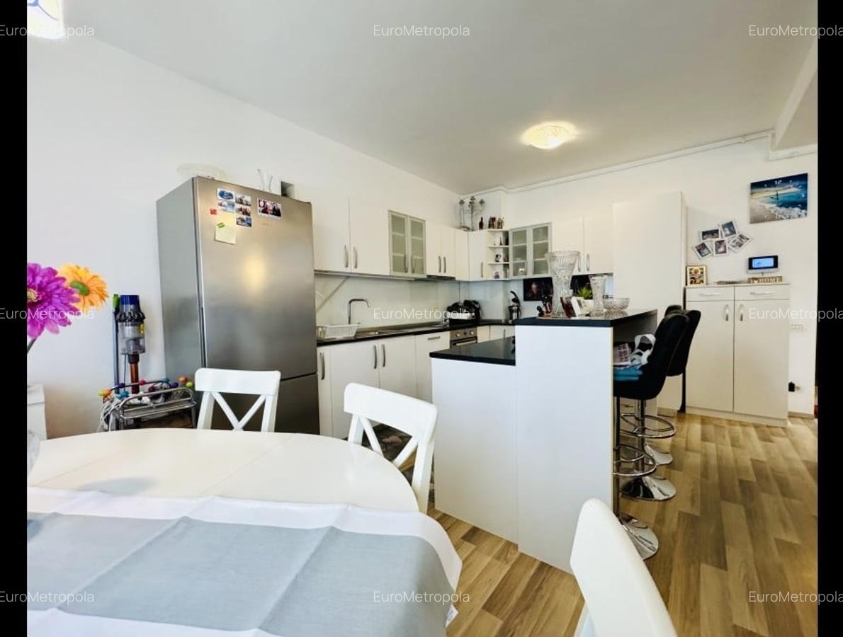 Vila cu 10 camere, curte de 1000 mp, 2 garaje, stradă fără blocuri, Sisești lâng - 3