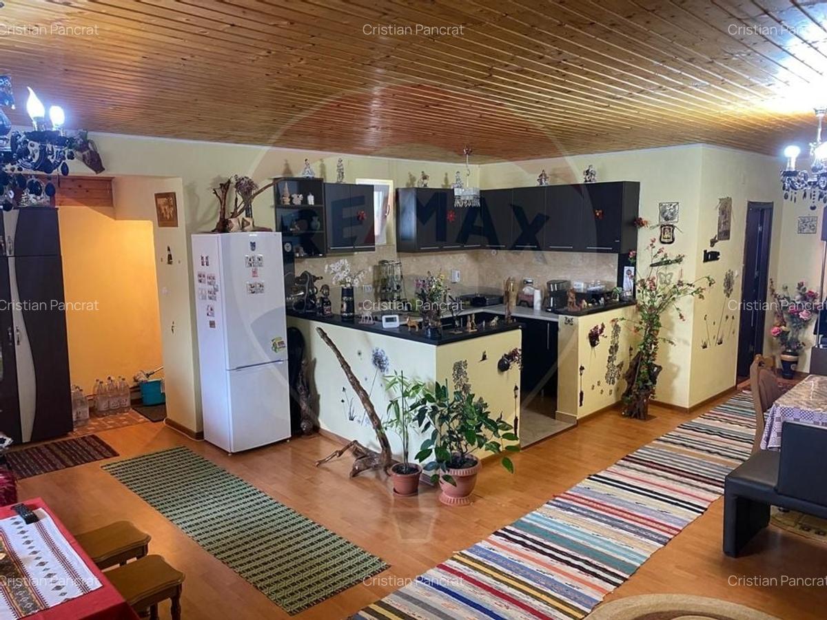 Apartament cu 3 camere de vanzare in Codlea - 2