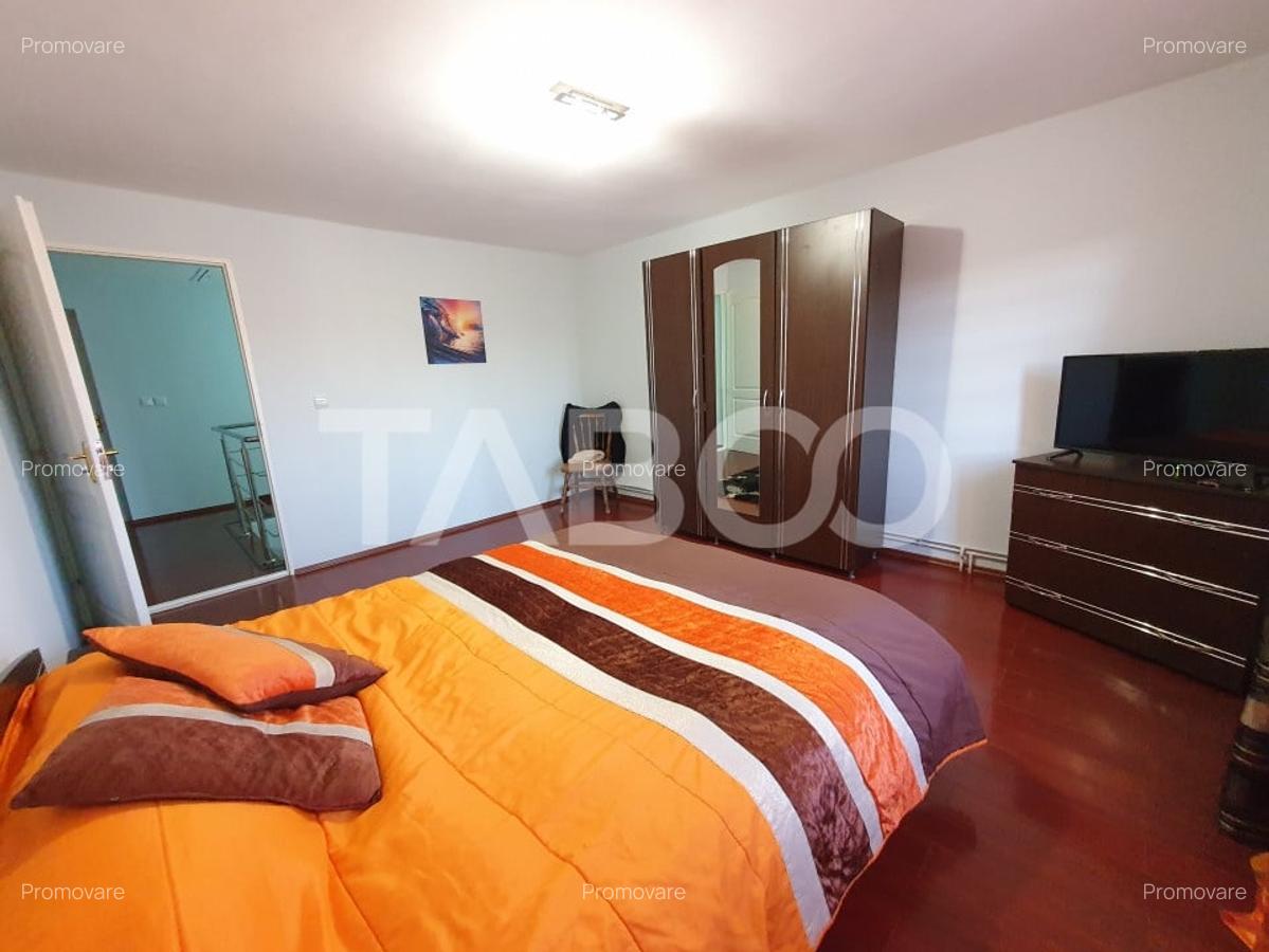 Casa individuala cu 7 camere 2 fronturi 1000 mp teren in Sura Mare - 10