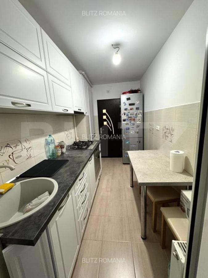 Apartament de vanzare, cu 3 camere, decomandat, etaj 1, zona Tractorul - 4
