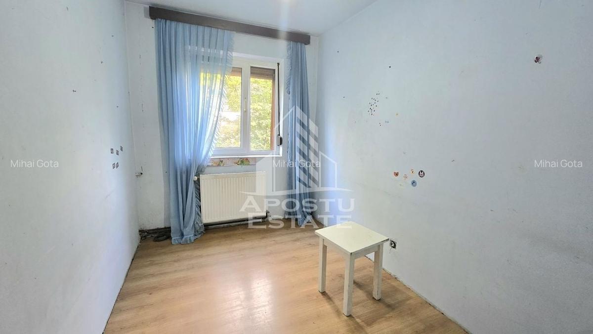 Apartament cu 4 camere, etaj intermediar, centrala proprie, zona Dacia - 5