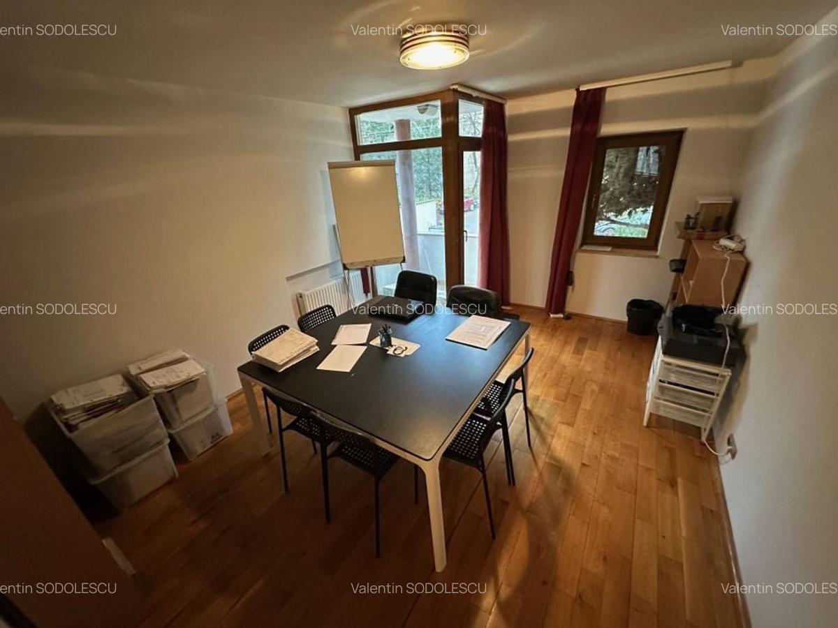 Casă / Vilă cu 6 camere în zona  Calea Aradului - 21