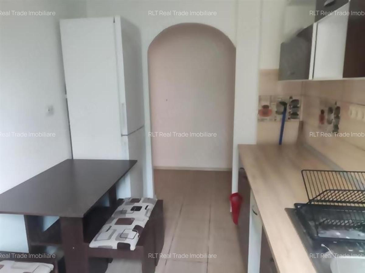 Apartament cu 2 camere semidecomandat, mobilat în Tractorul - 6