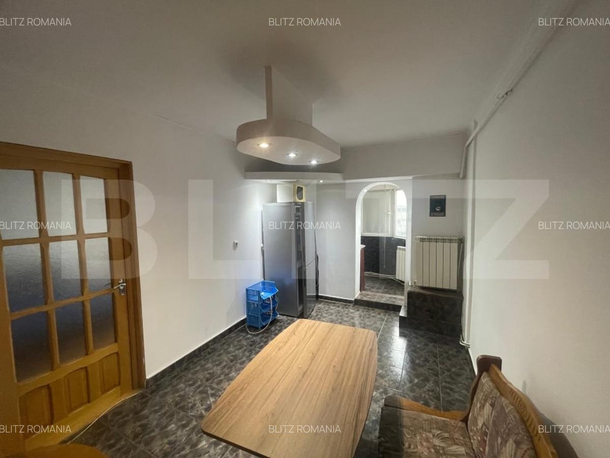 Apartament de vanzare, cu 3 camere, decomandat, 84 mp, zona pasaj Nicolina - 11