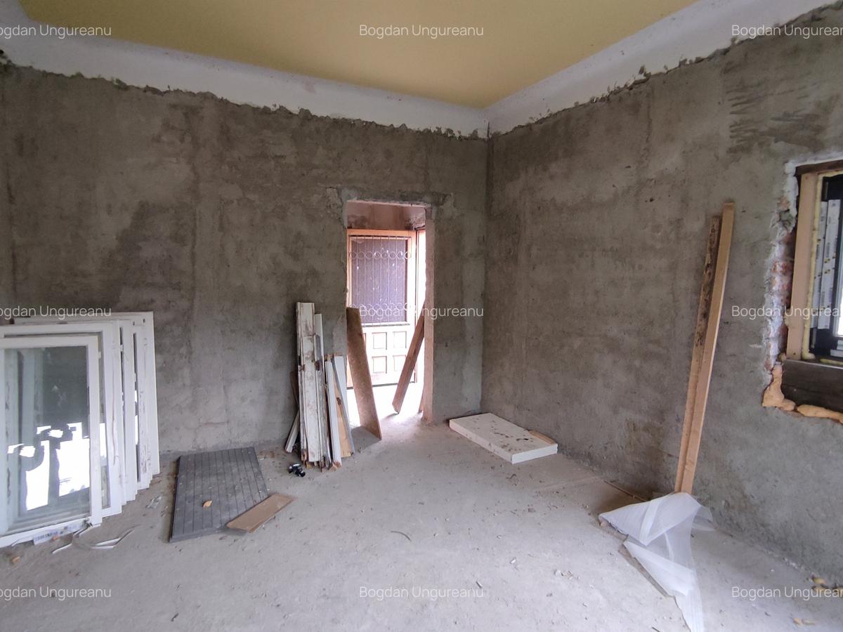 Sinaia / Peles - Vila D + P + M - 10 Camere - 260 mp utili - 700 mp teren - 11