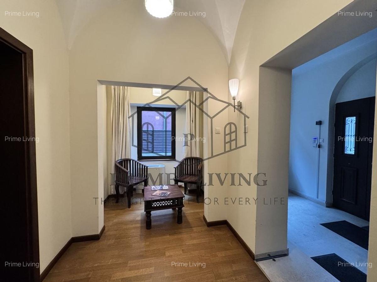 VILA DEOSEBITĂ LA VÂNZARE ÎN ZONA CENTRALĂ APROAPE DE CALEA PLEVNEI - 2