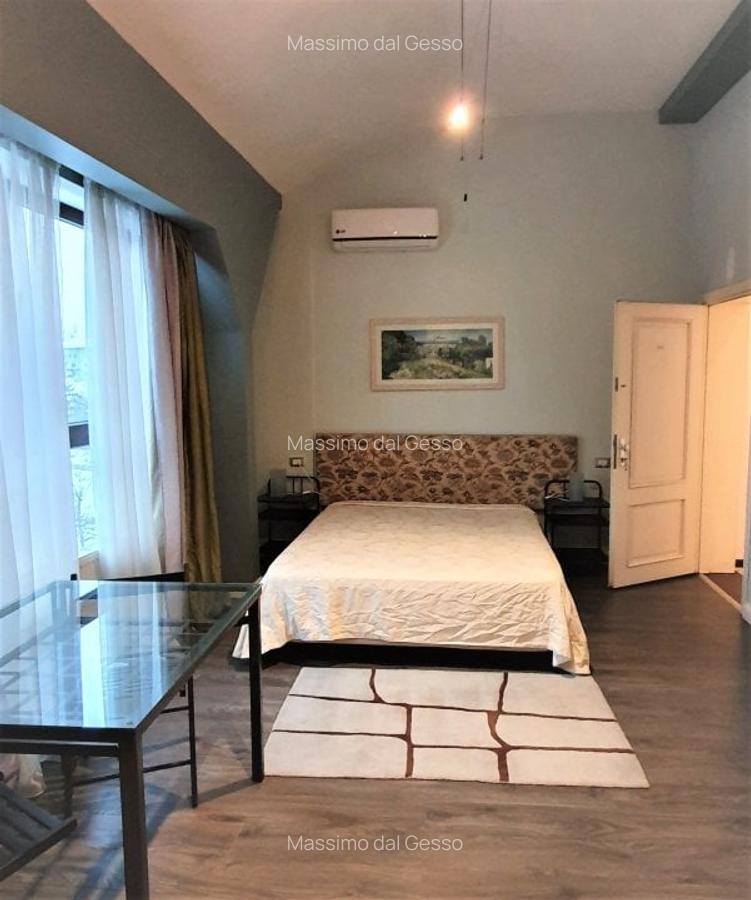 Garsoniera moderna, c-tie noua, vedere spre gradina Mitropoliei - 3