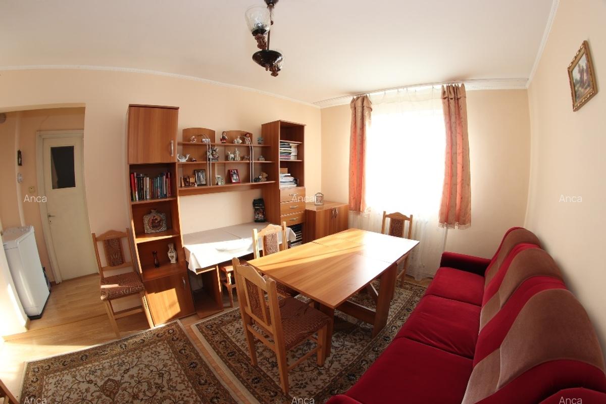 De vânzare apartament 3 camere – Câmpulung, jud. Argeș - 2