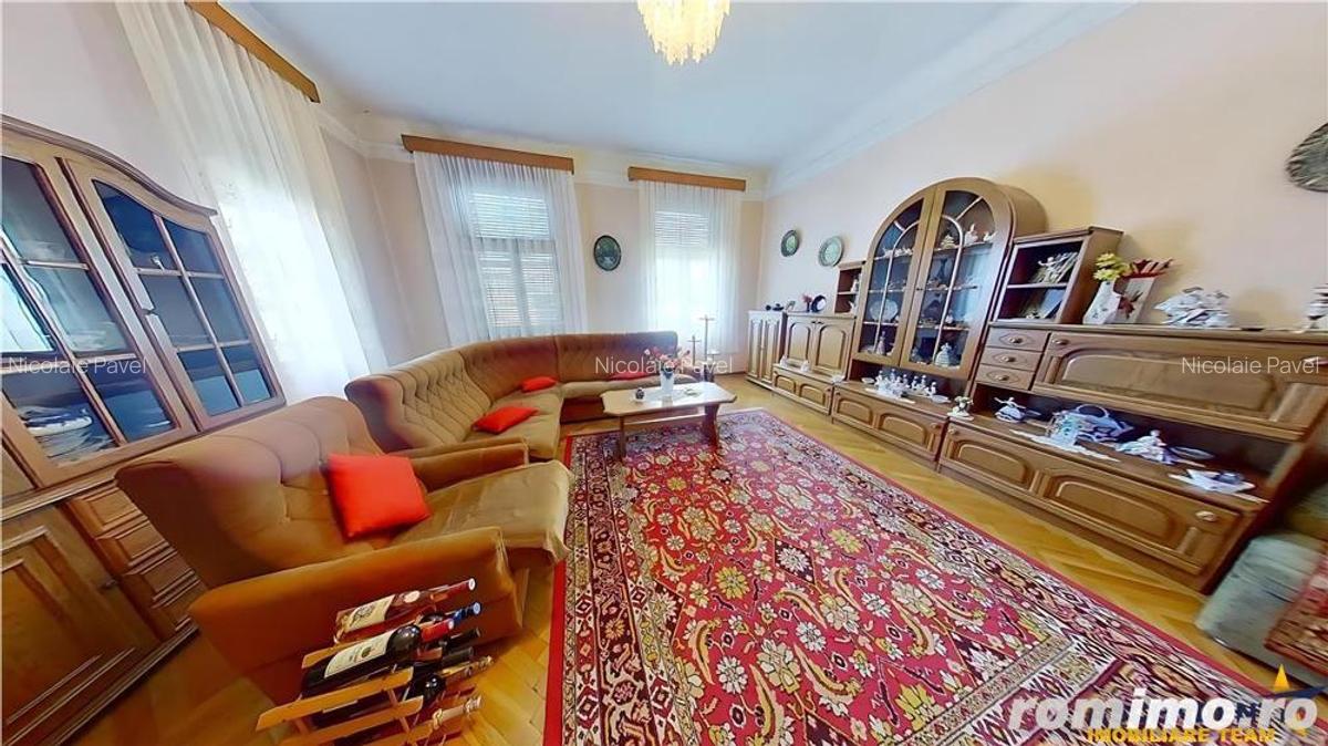 Poveste saseasca la umbra vitei de vie, cu crama si gradina cu flori, Central Codlea - 2
