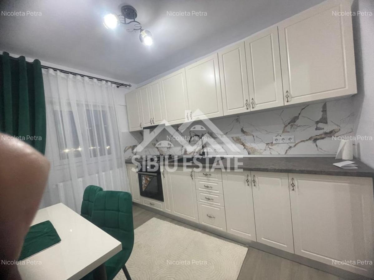 Apartament de vanzare cu 2 camere decomandat, etaj 2, pivnita- Cartierul Strand - 4