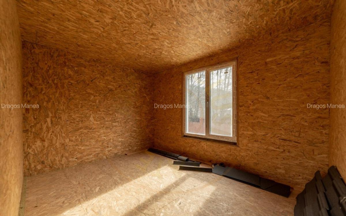Casa moderna cu 5 camere intr-o zona lini?tita de deal - 4