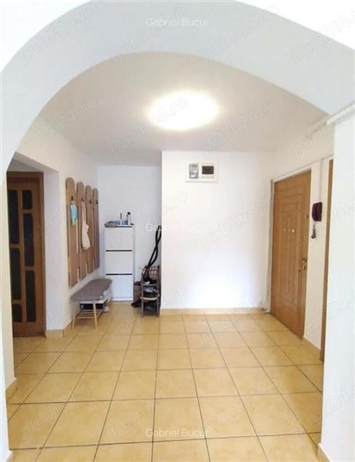 Apartament cu 3 camere decomandat, mobilat în Apărătorii Patriei - 6