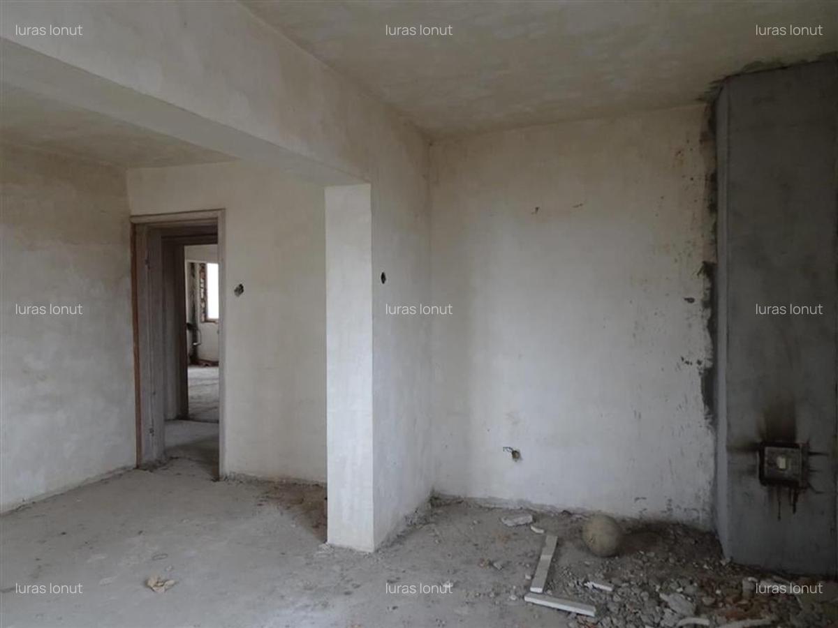 Apartament cu 4 camere decomandat în Central - 2
