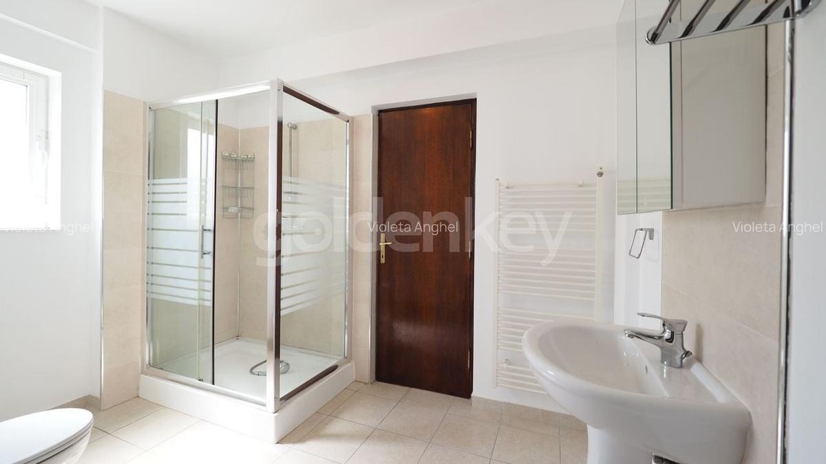 Vilă insorita cu 7 camere si piscina - 18