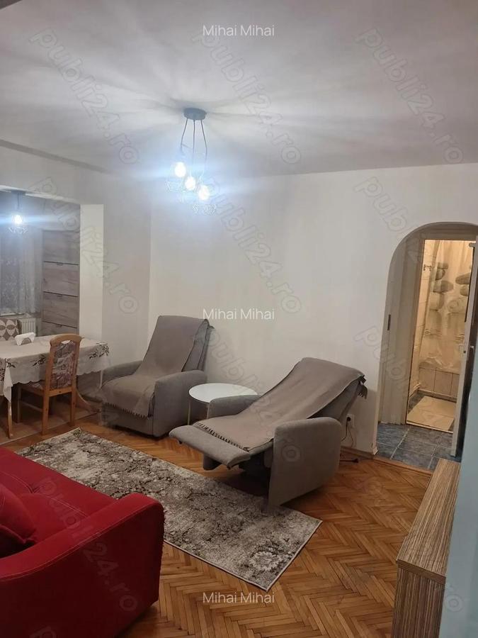 Inchiriez apartament cu 3 camere pe strada Toamnei micro 3. - 8