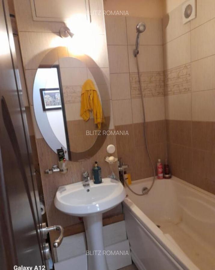 Apartament decomandat, 3 camere, 80 mp, zona Ramada - 10