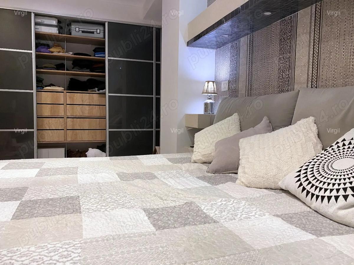 Apartament spatios de vanzare 3 camere Palazu Mare - 11