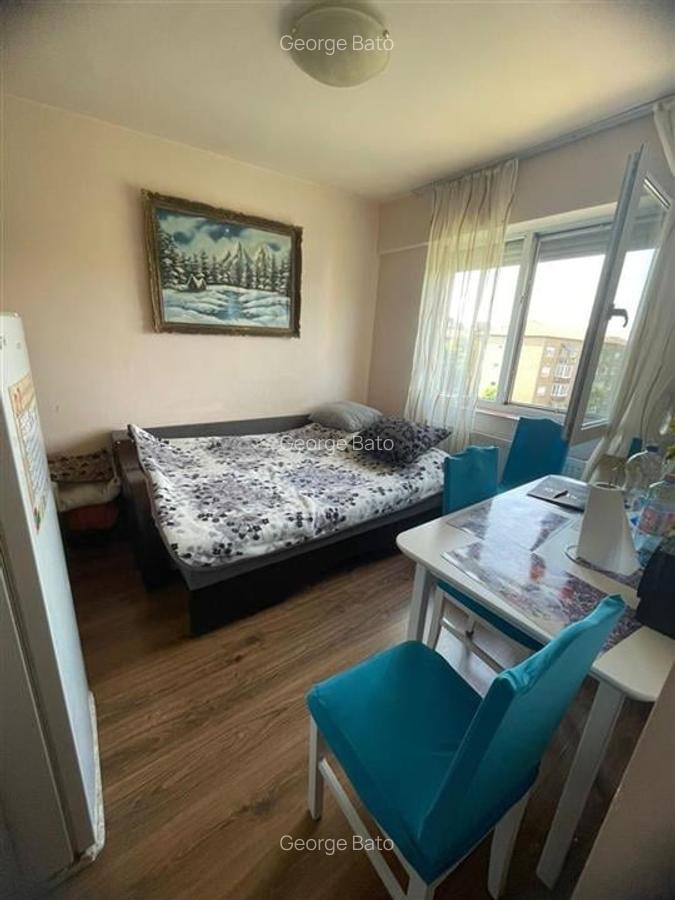 RECO Apartament de vanzare 3 camere la pret de 2 camere zona Rogerius - 1