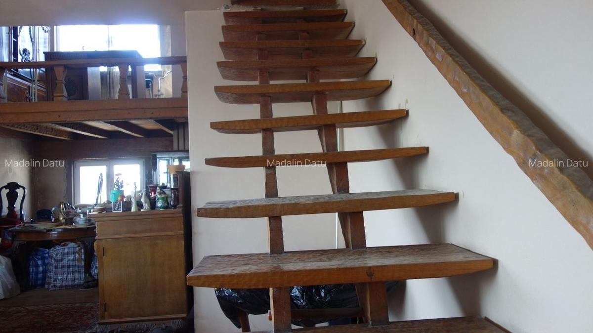 Calea  Victoriei-Piata Sfintii Voievozi: 171mp+55 mp terasa - 33