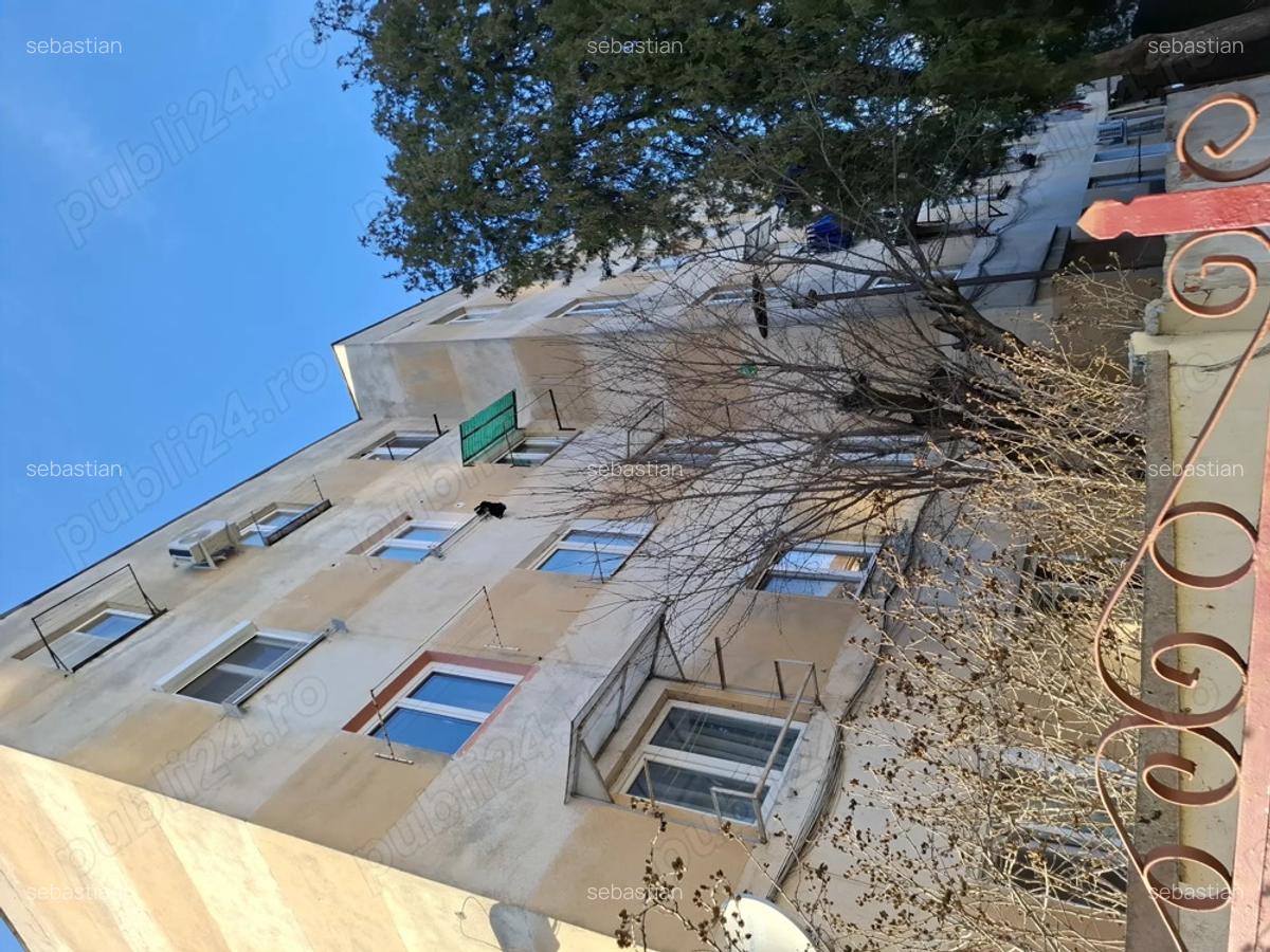 Vand urgent!!! Garsoniera confort 3 zona Romanilor etaj 3 - 1 Vand urgent!!! Garsoniera confort 3 zona Romanilor etaj 3 - 1