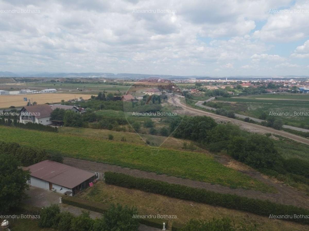 Teren Construcții intravilan de 636 mp, în Luna - 13