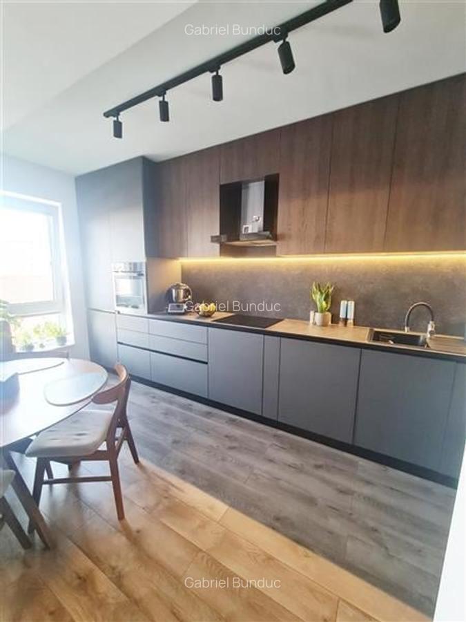 Apartament 3 camere, zona Tractorul - 2