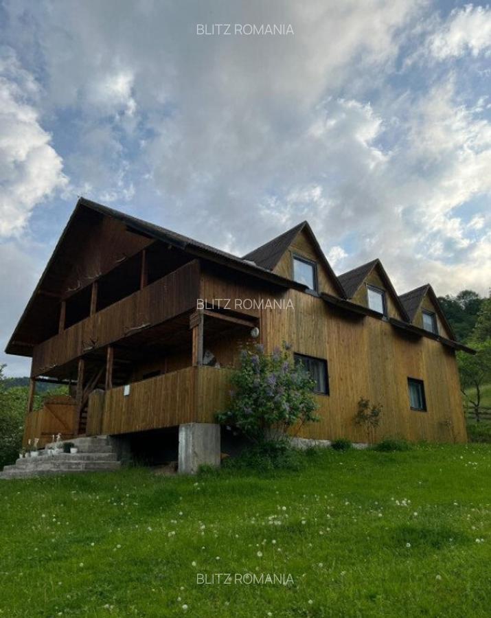 Cabana de 210mp, 2600 mp teren, in Rachitele - 2