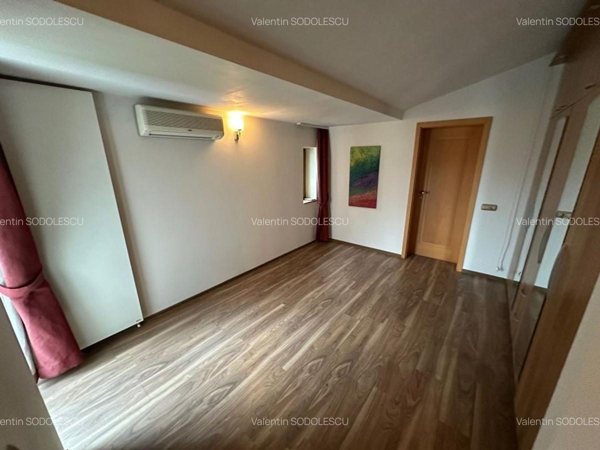 Casă / Vilă cu 6 camere în zona  Calea Aradului - 44