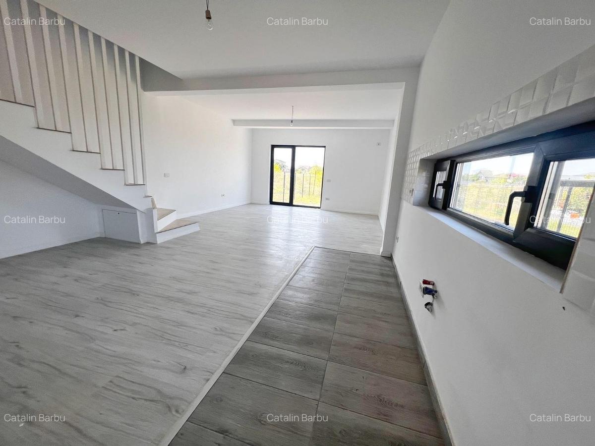 Casa tip duplex -3 dormitoare- 2 bai utilate- - 4