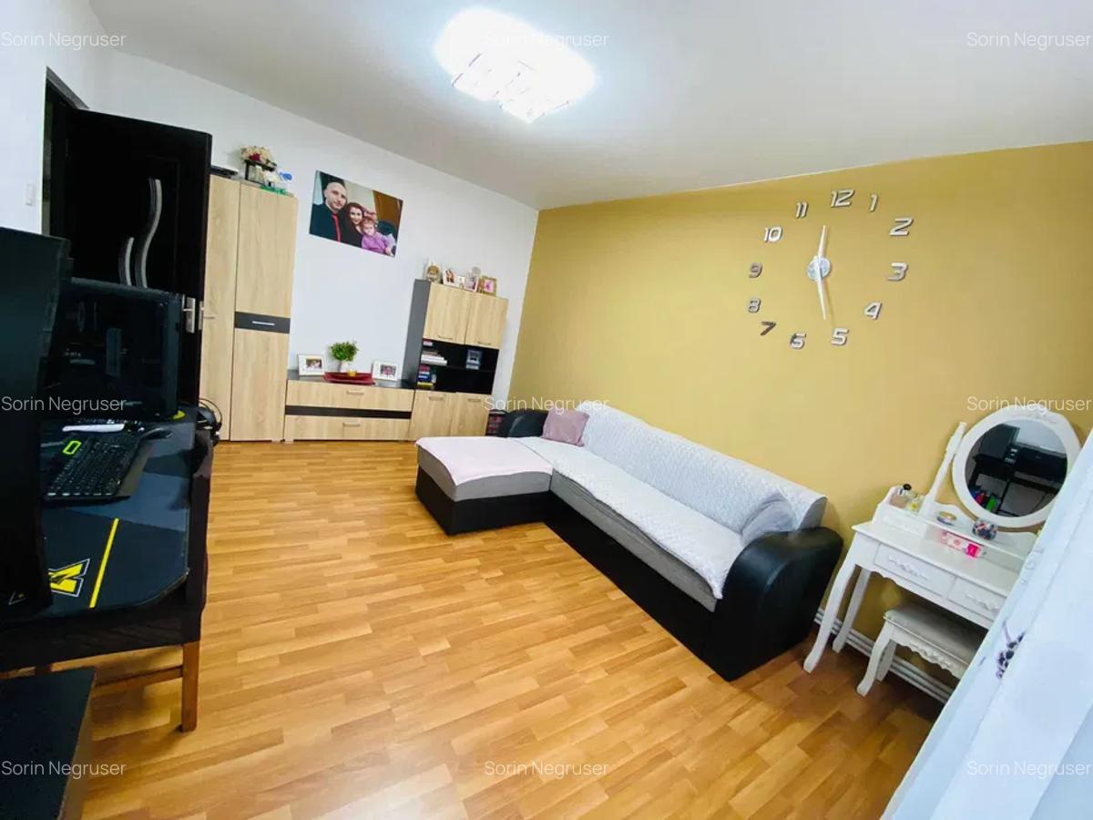 Apartament 3 camere decomandat - 2