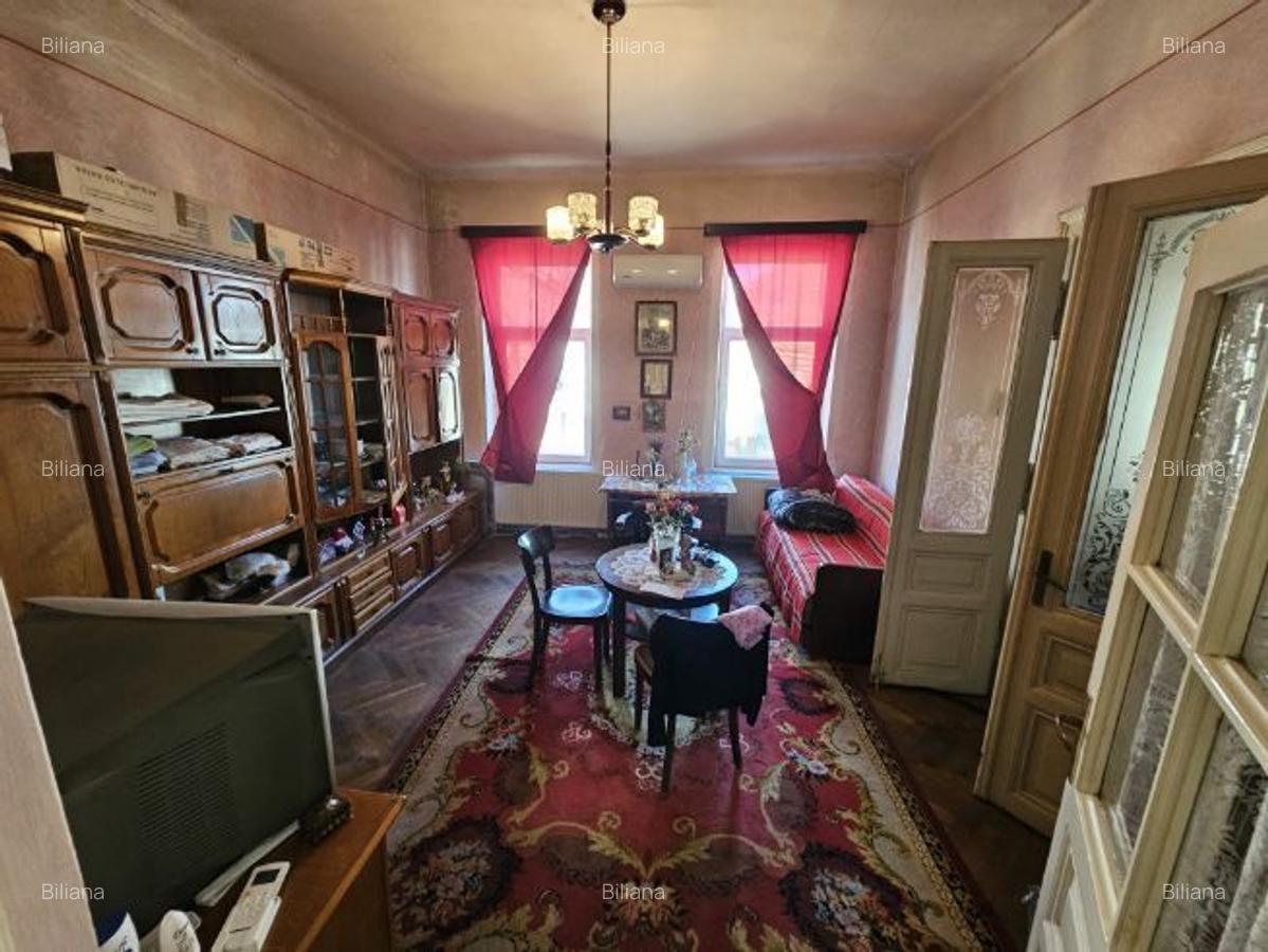 Vand APARTAMENT in casa tip vila Zona Josefin cu 4 camere - 1