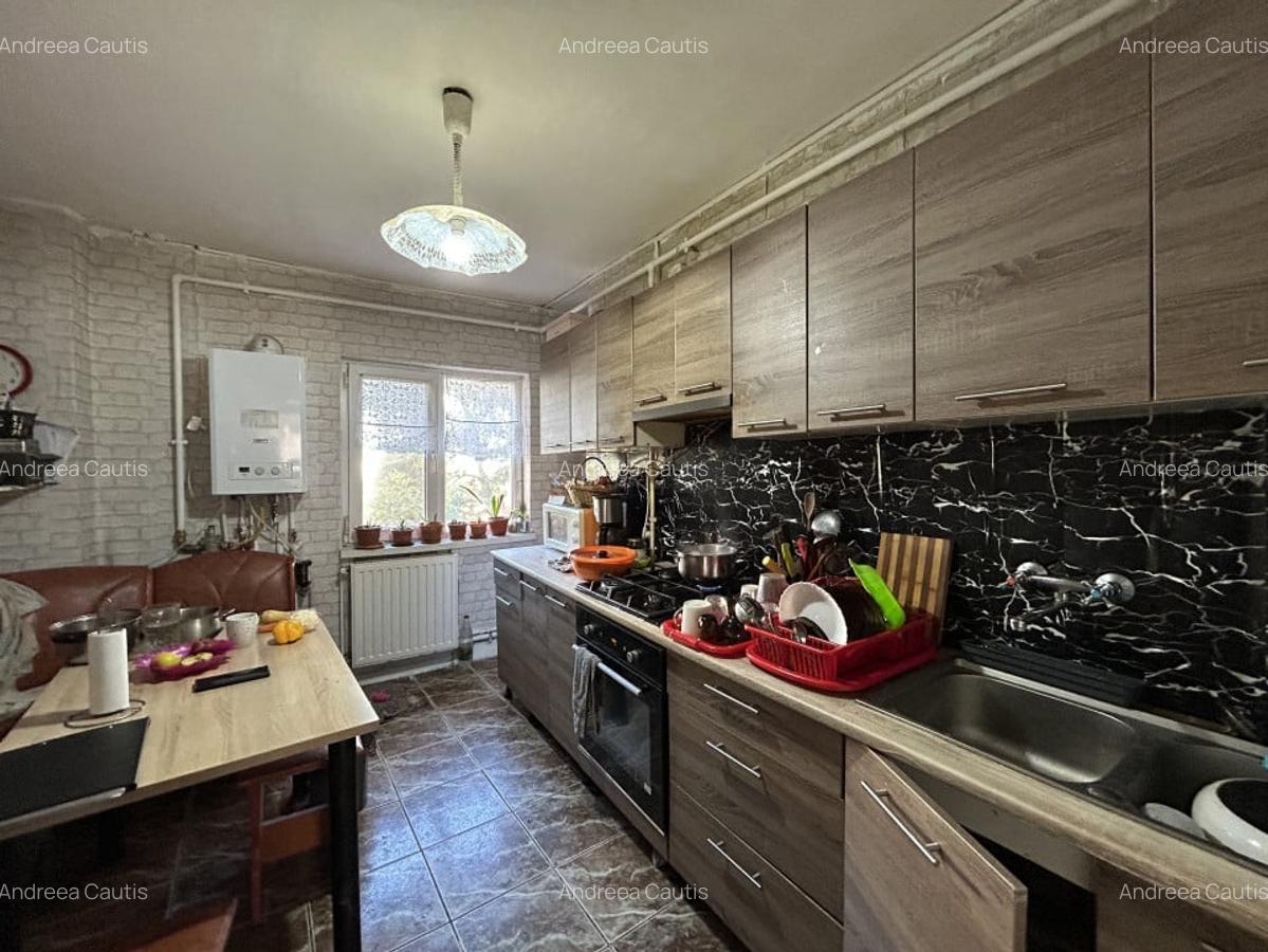 Apartament 4 camere, decomandat, etajul 1, 2 bai, zona Steaua - 10 Apartament 4 camere, decomandat, etajul 1, 2 bai, zona Steaua - 10