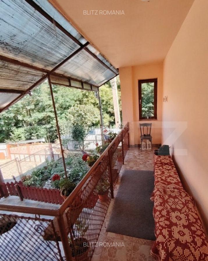 Casa tradi?ionala cu 3 camere, teren mare ?i gradina i - 5