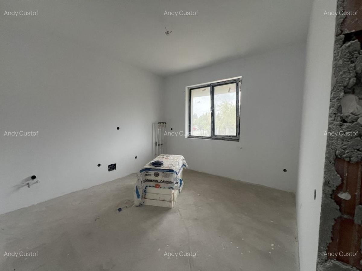 Duplex la gri 175 mp utili 58 mp demisol curte 180 mp  3 bai 3/4 dormitoare - 25