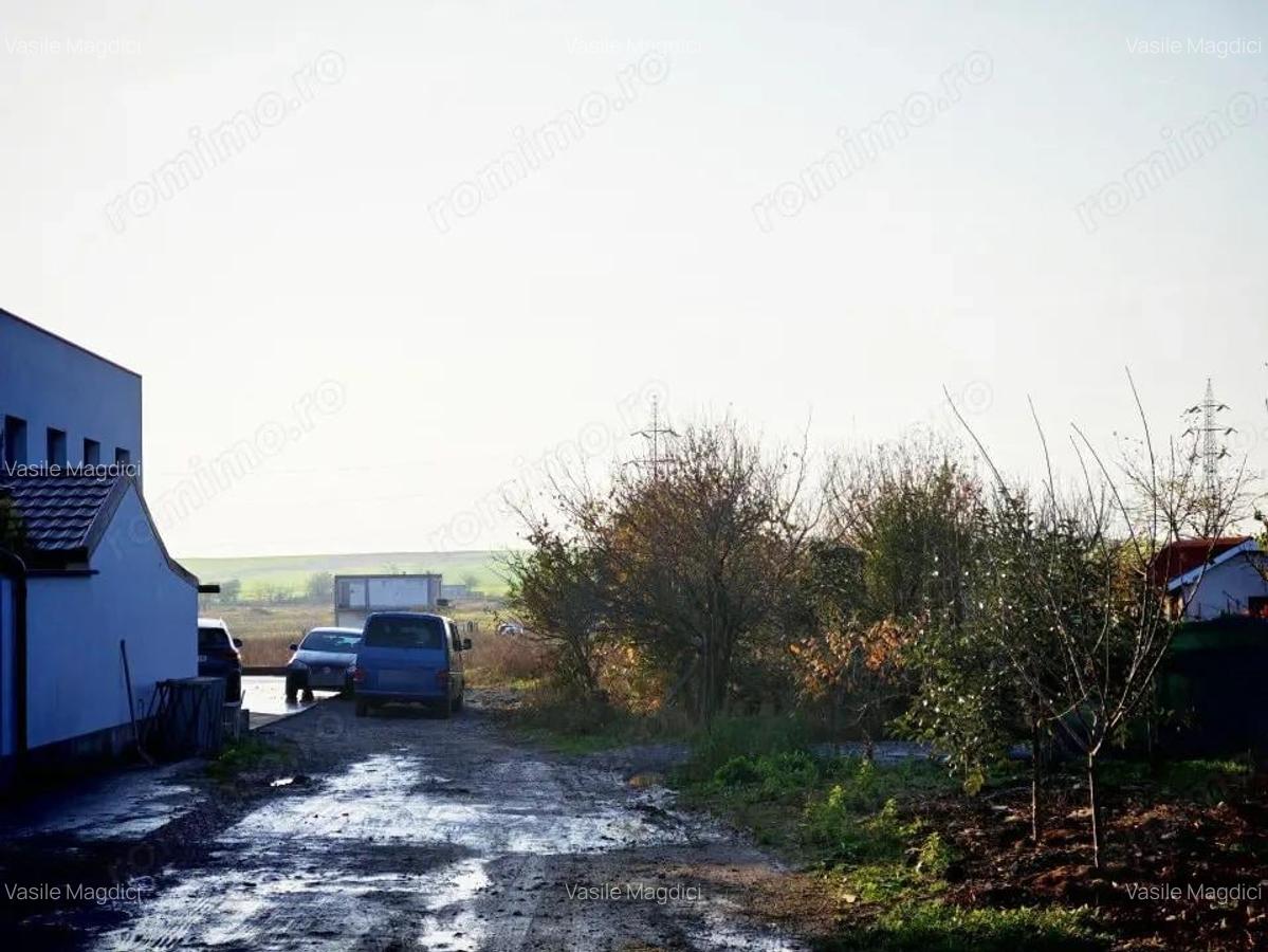 Teren langa case cu dubla deschidere si utilitati aproape - 10