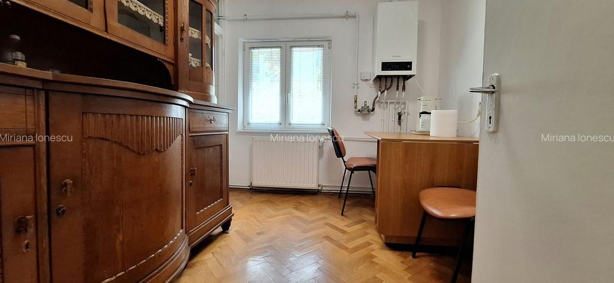 Apartament renovat cu 3 camere - zona Andrei Saguna - 8