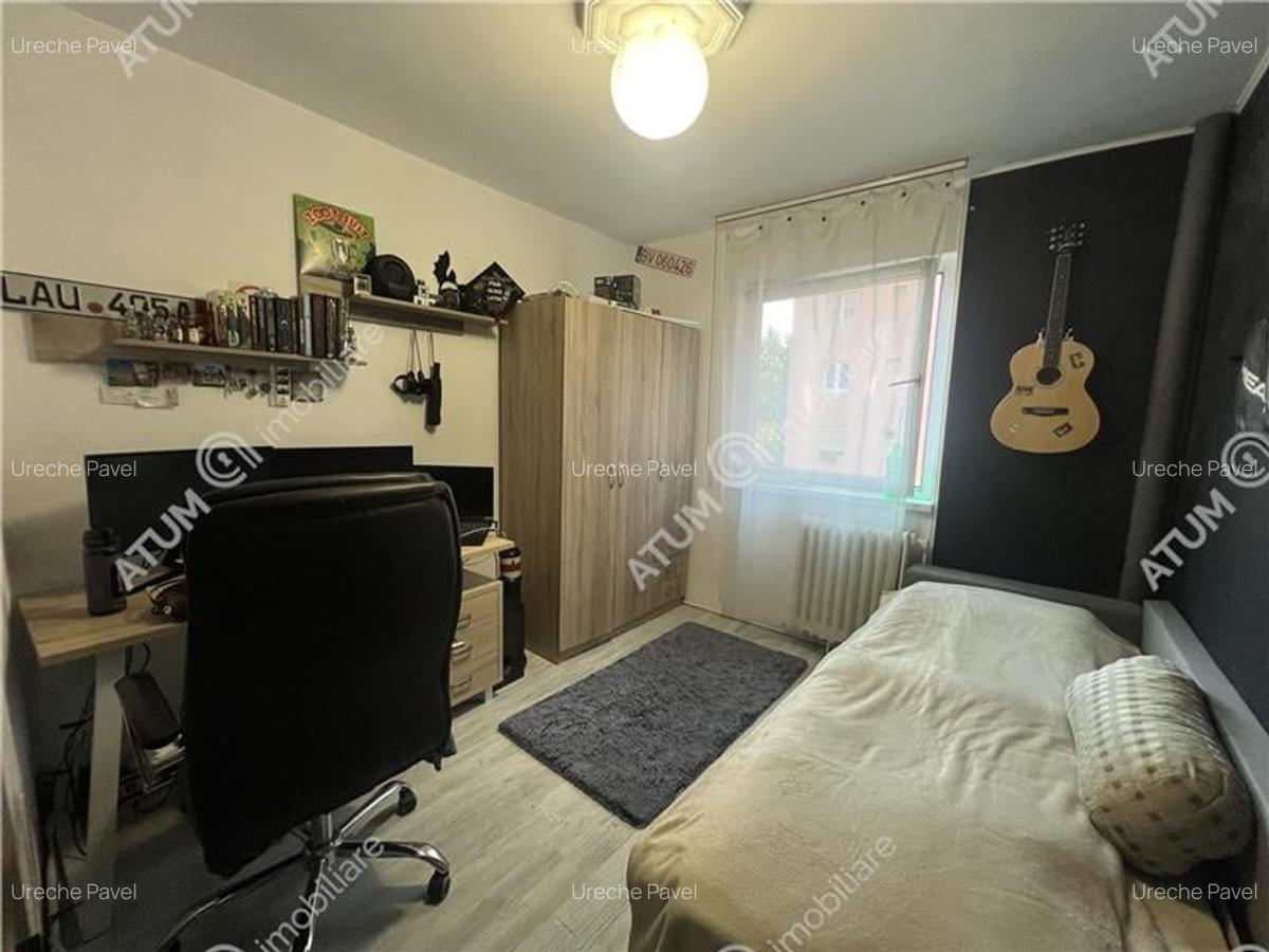 Apartament cu 3 camere decomandate si balcon etaj 2 zona Vasile Aron - 3